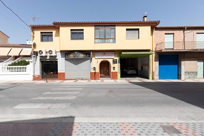 Casas en venta y pisos alquiler - 1