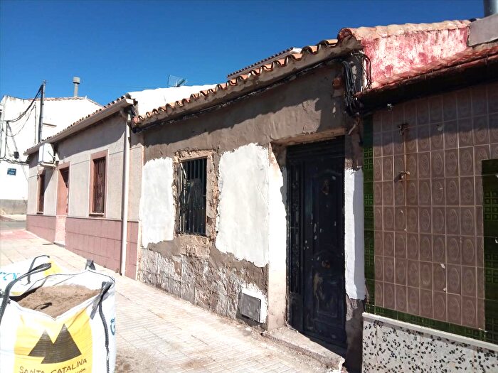 Casas en venta y pisos alquiler - 3