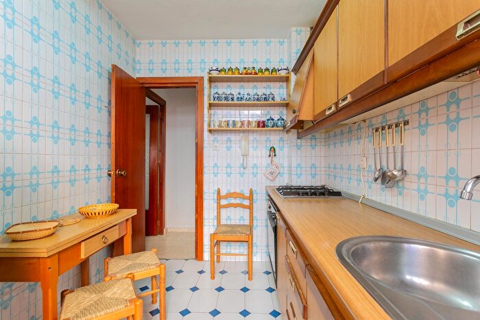 Casas en venta y pisos alquiler - 3