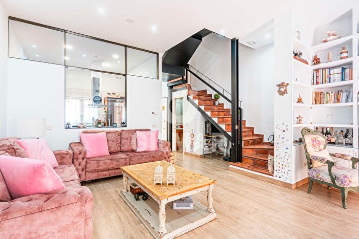 Casas en venta y pisos alquiler - 1