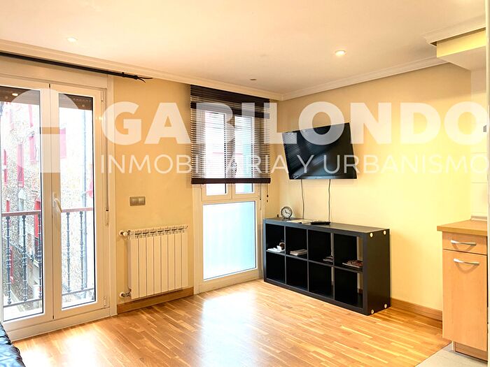 Casas en venta y pisos alquiler - 1
