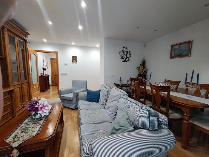 Casas en venta y pisos alquiler - 3