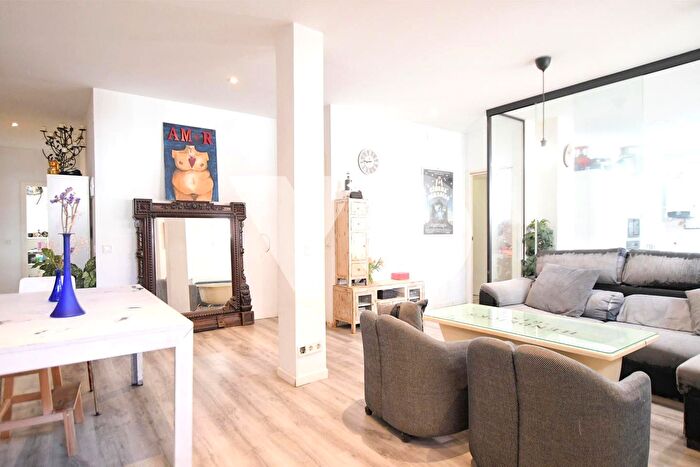 Piso en venta en Ciudad Lineal, Pueblo Nuevo de 5 habitaciones