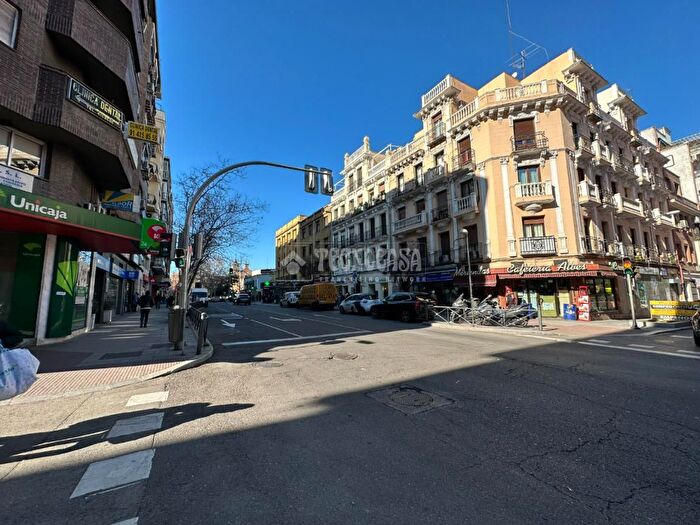Casas en venta y pisos alquiler - 3