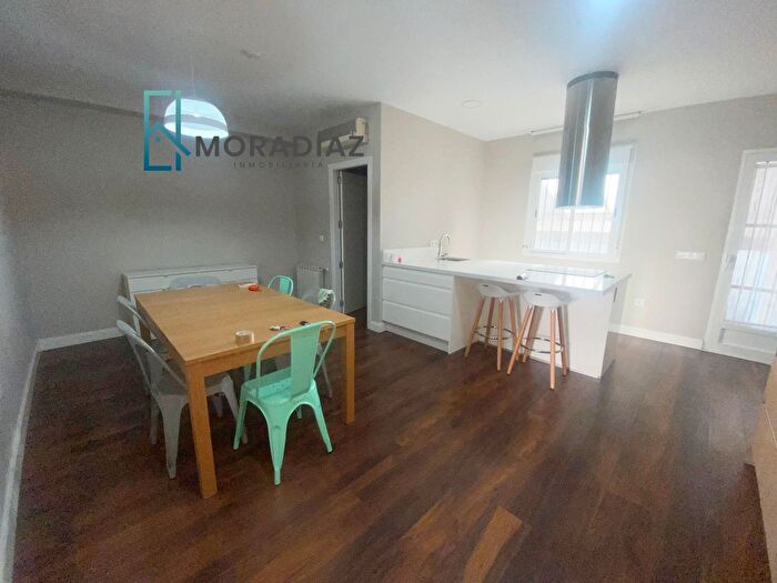 Casas en venta y pisos alquiler - 3
