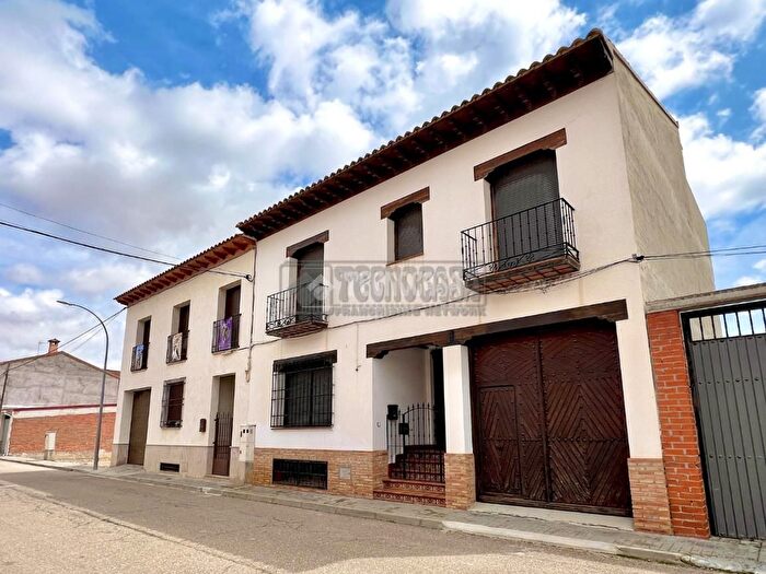 Casas en venta y pisos alquiler - 1