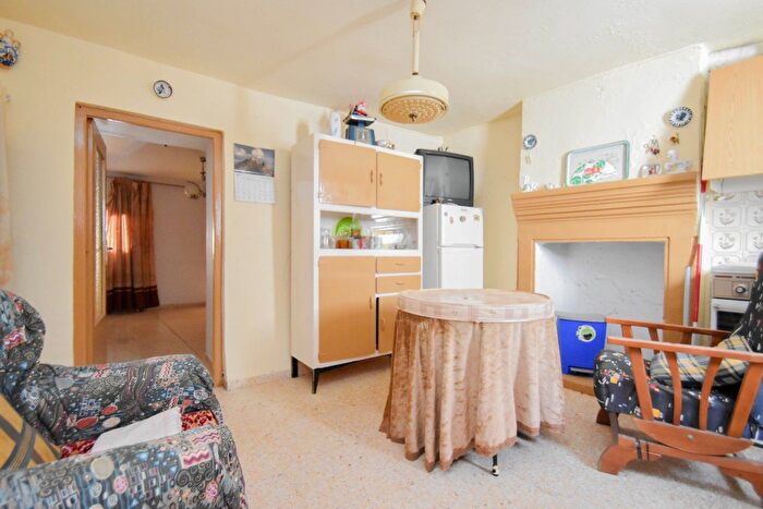 Casas en venta y pisos alquiler - 3