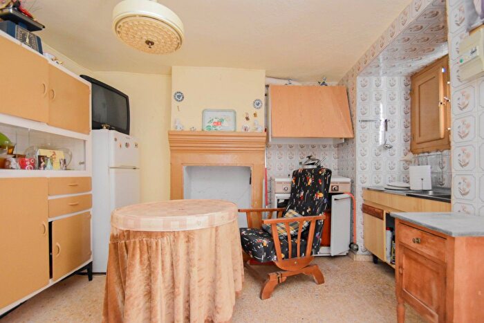 Casas en venta y pisos alquiler - 2