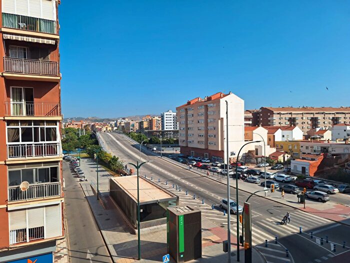 Piso en venta en Carretera de Cádiz, Parque Ayala Jardín de la Abadía Huelín de 4 habitaciones
