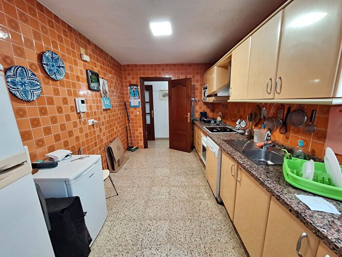 Casas en venta y pisos alquiler - 3