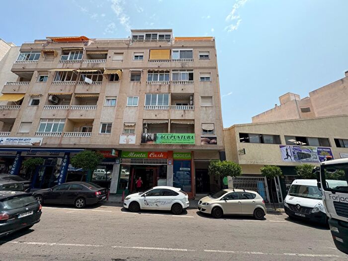 Casas en venta y pisos alquiler - 1