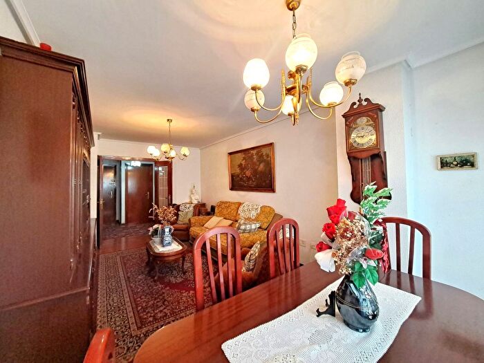 Casas en venta y pisos alquiler - 1