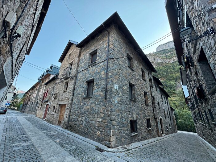 Casas en venta y pisos alquiler - 2