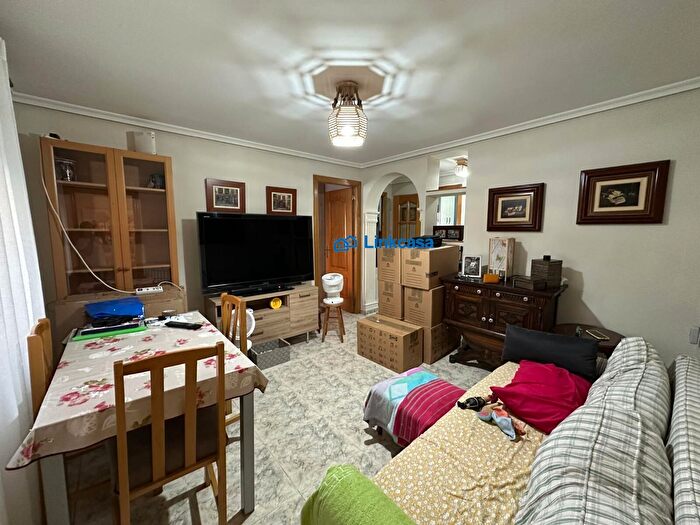 Casas en venta y pisos alquiler - 3