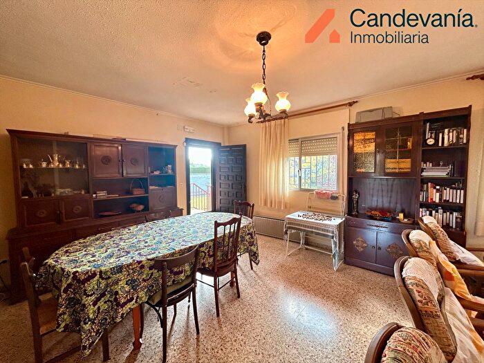 Casas en venta y pisos alquiler - 3