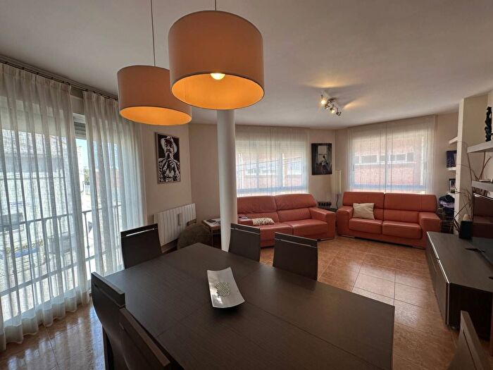 Casas en venta y pisos alquiler - 1