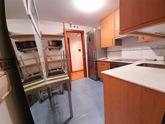 Casas en venta y pisos alquiler - 3