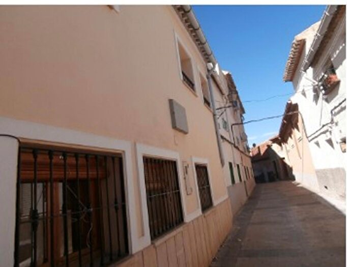 Casas en venta y pisos alquiler - 1