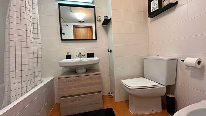 Casas en venta y pisos alquiler - 3
