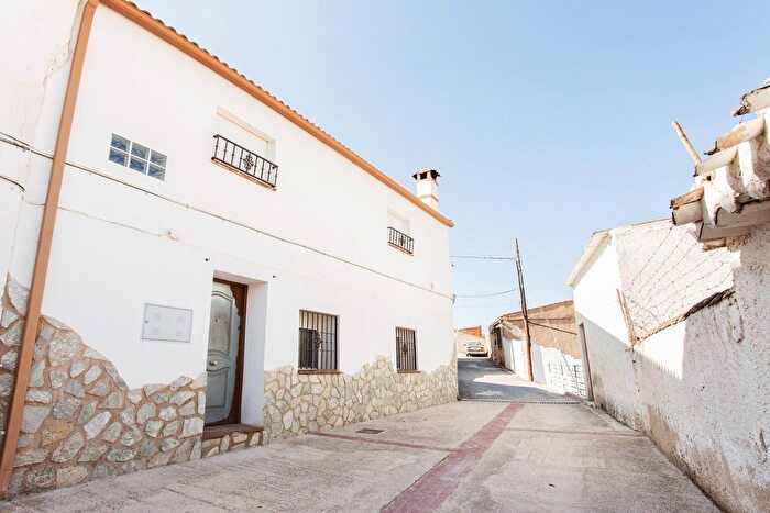 Casas en venta y pisos alquiler - 1