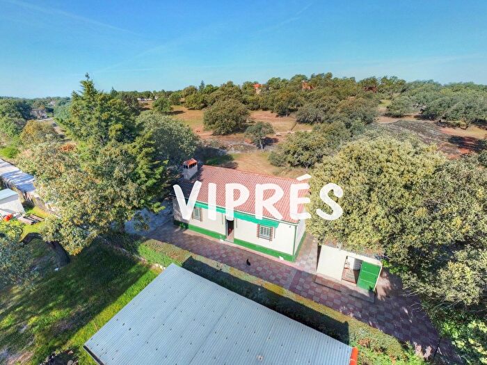 Casa en venta en Torreorgaz, Cáceres de 2 habitaciones