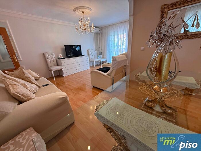 Casas en venta y pisos alquiler - 3