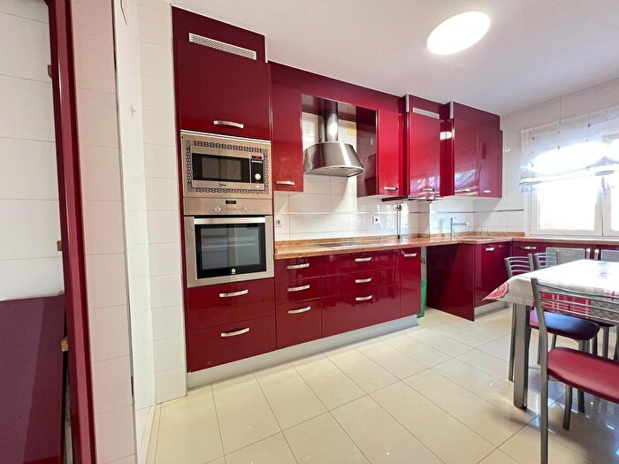 Casas en venta y pisos alquiler - 3