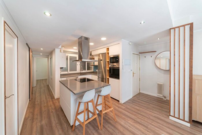 Casas en venta y pisos alquiler - 3
