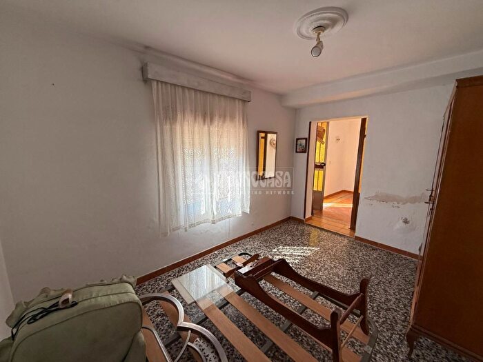 Casas en venta y pisos alquiler - 3