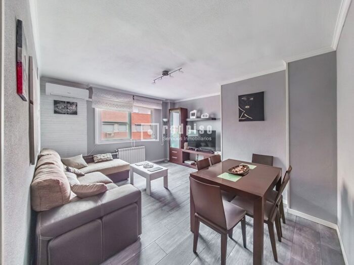Piso en venta en Vicálvaro, Valdebernardo Valderribas de 3 habitaciones
