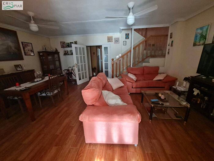 Casas en venta y pisos alquiler - 3