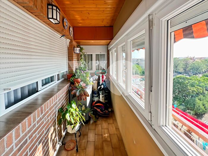 Casas en venta y pisos alquiler - 3
