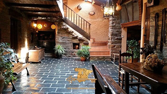 Casa en venta en Vega de Espinareda, León de 5 habitaciones