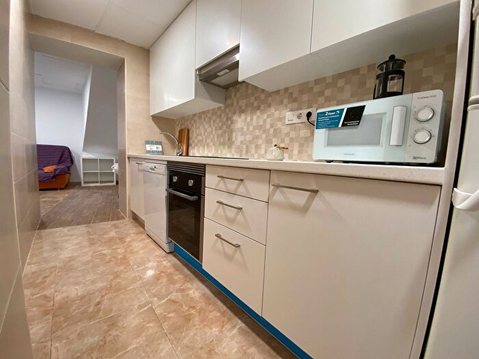 Casas en venta y pisos alquiler - 3
