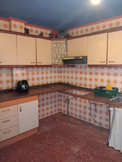 Casas en venta y pisos alquiler - 3