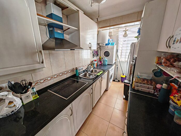Casas en venta y pisos alquiler - 3