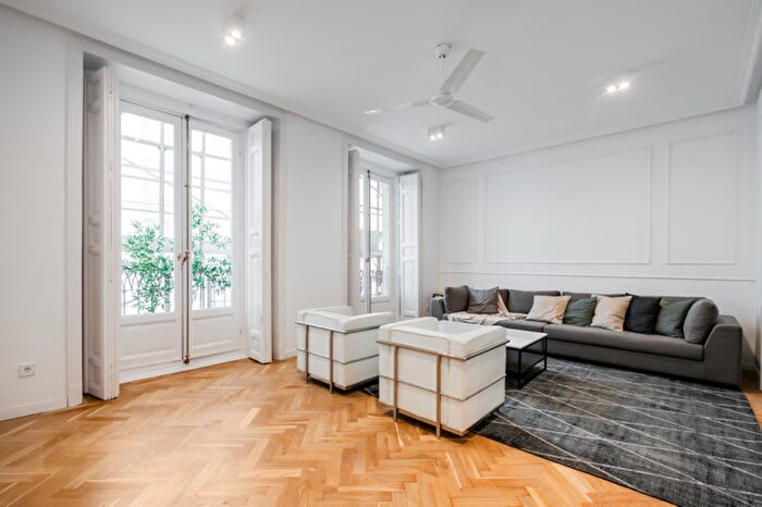 Piso en venta en Centro, Sol de 3 habitaciones
