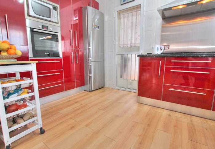 Casas en venta y pisos alquiler - 3