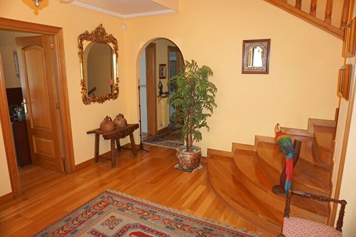 Casas en venta y pisos alquiler - 3