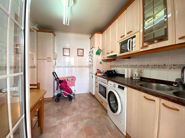 Casas en venta y pisos alquiler - 3