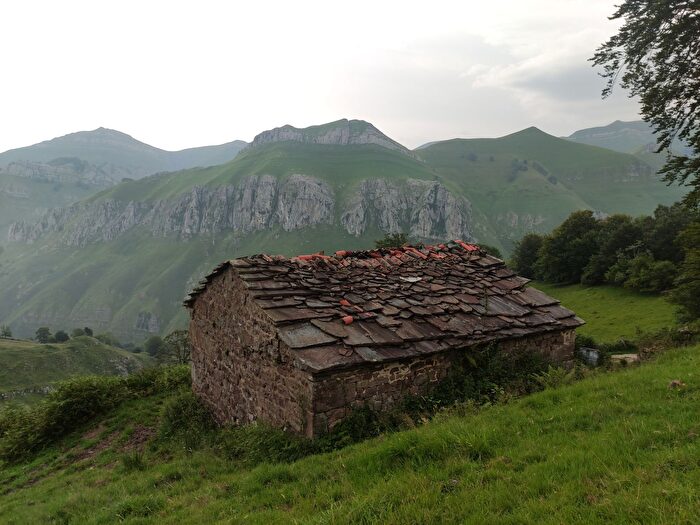 Casa en venta en San Roque de Riomiera, Cantabria