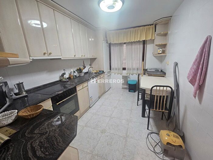 Casas en venta y pisos alquiler - 3