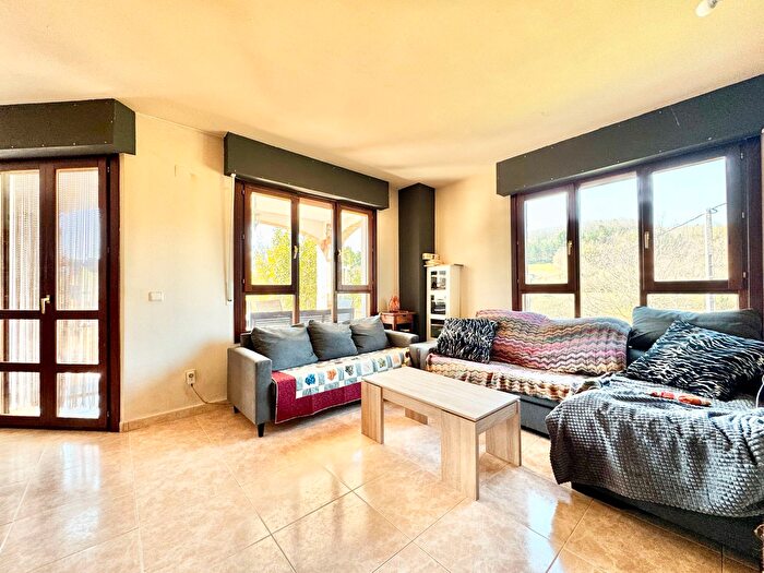 Casas en venta y pisos alquiler - 3
