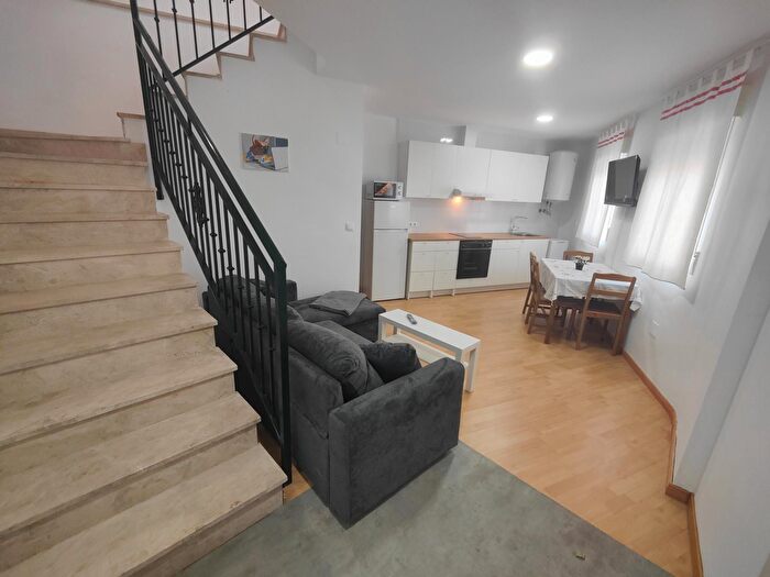 Casas en venta y pisos alquiler - 3