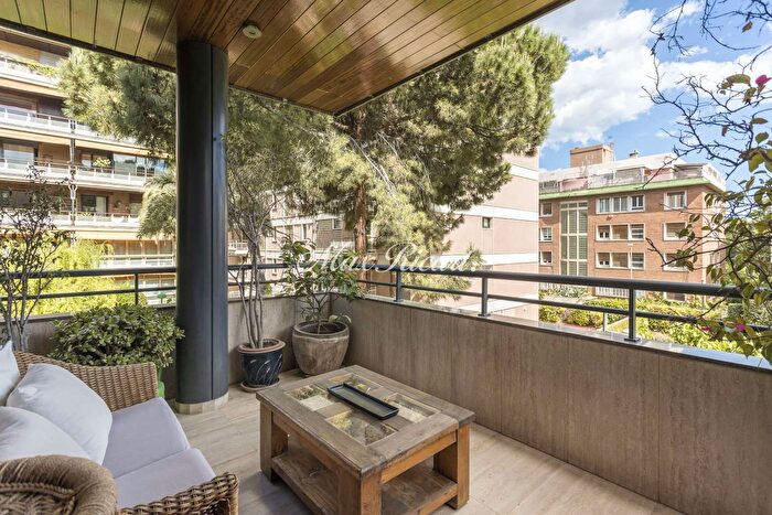Piso en alquiler en Sarrià Sant Gervasi, Les Tres Torres de 4 habitaciones