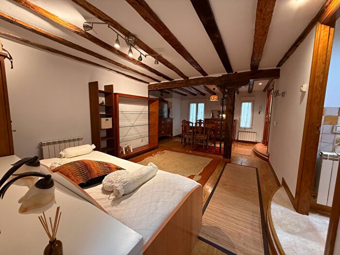 Casas en venta y pisos alquiler - 1