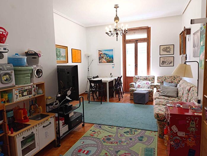 Casas en venta y pisos alquiler - 1