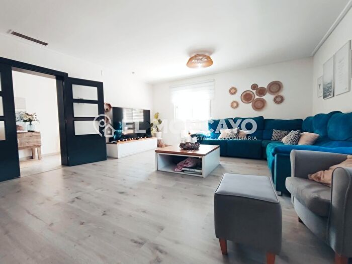 Casas en venta y pisos alquiler - 3