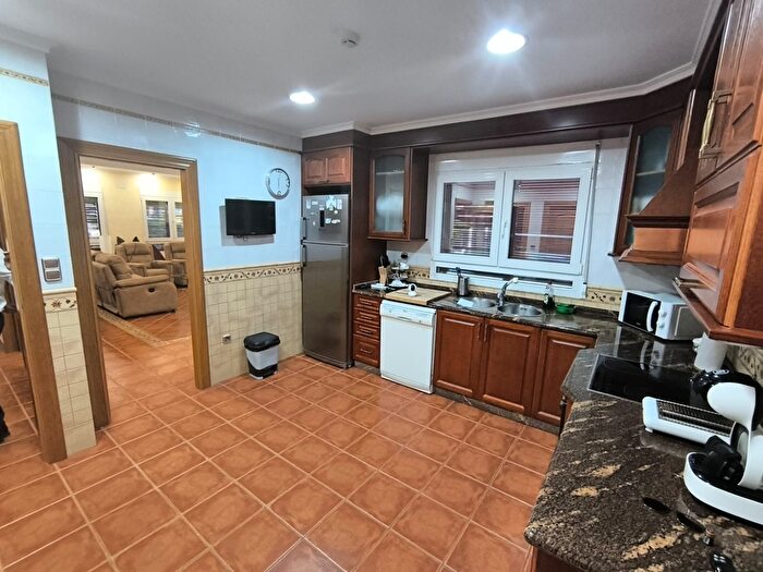 Casas en venta y pisos alquiler - 3