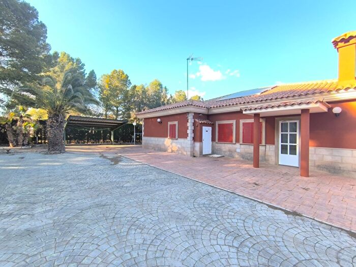 Casa en venta en Yecla, Murcia de 5 habitaciones